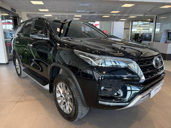 TOYOTA HILUX SW4 2.8 D-4D TURBO DIESEL SRX 7L 4X4 AUTOMÁTICO TOYOTA HILUX SW4 2.8 D-4D TURBO DIESEL SRX 7L 4X4 AUTOMÁTICO
